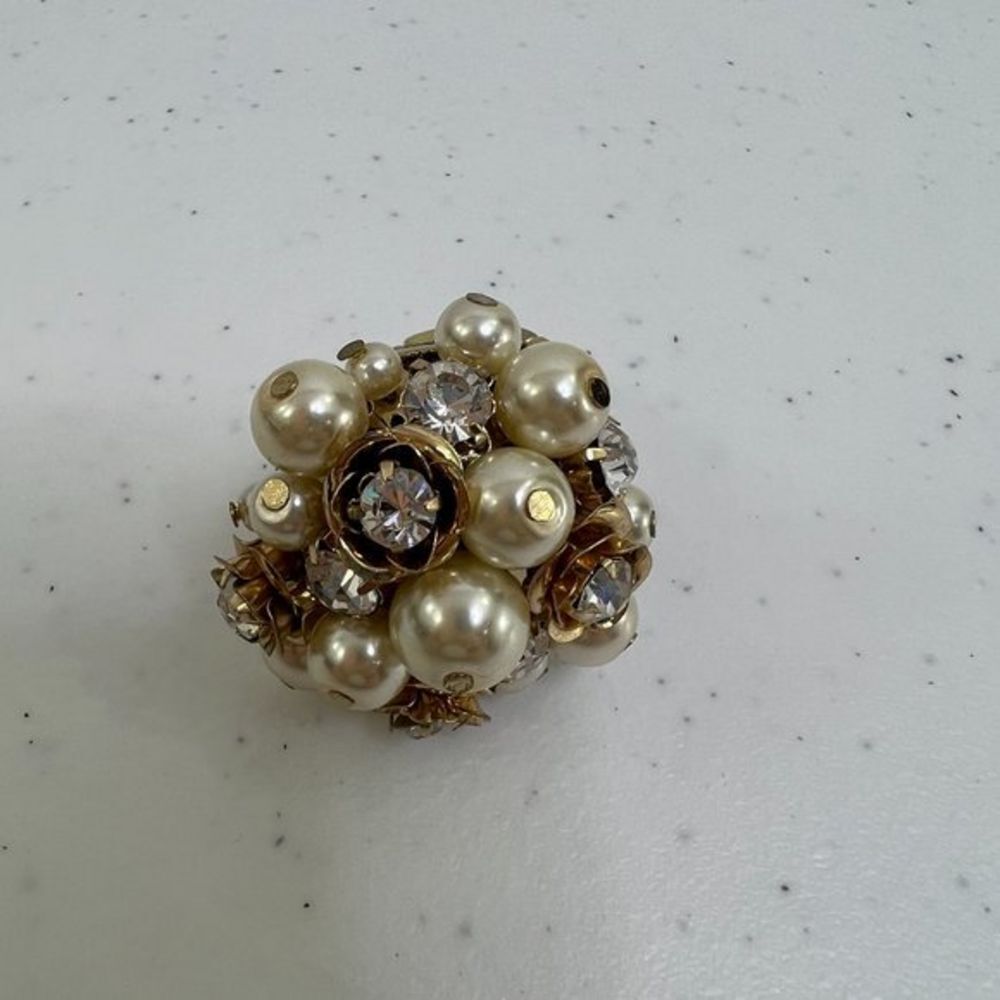 Rhinestone Ring Cluster Floral Gold Tone White Faux Pearl Adjustable Stretchy Us